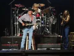 Review & setlist: George Strait’s coolness pairs well with Chris Stapleton’s intensity at Gillette Stadium