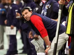 Why did the Patriots abandon the run against the Raiders? Mike Vrabel explains.