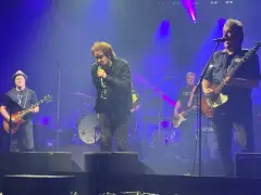 Review & setlist: Counting Crows are older, tighter, and as engaging as ever at MGM